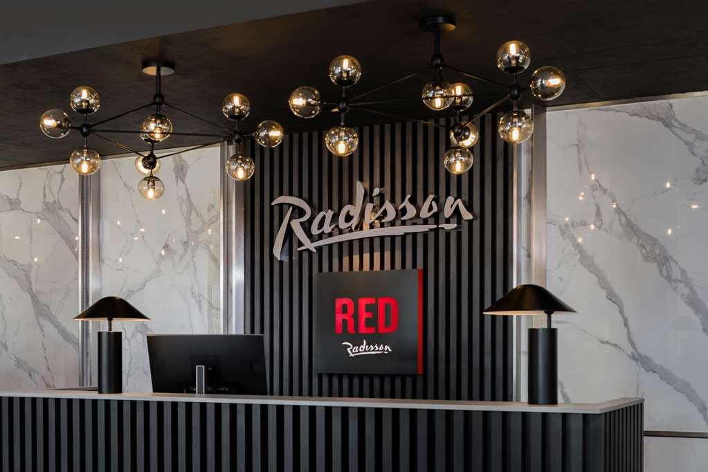 Radisson Red Hotel London Heathrow Dış mekan fotoğraf