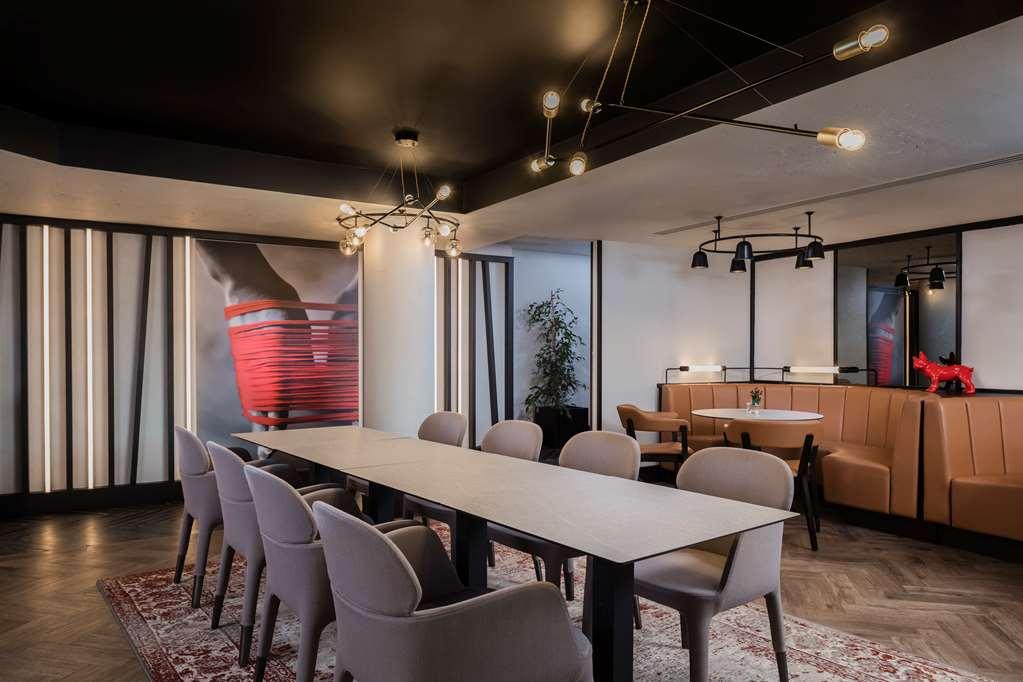 Radisson Red Hotel London Heathrow Restoran fotoğraf