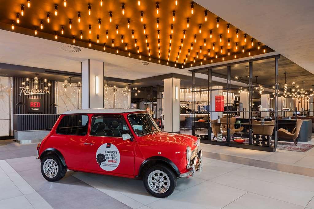Radisson Red Hotel London Heathrow İç mekan fotoğraf
