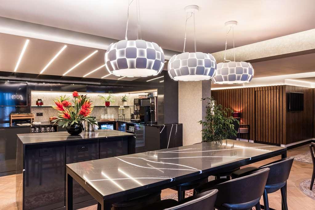 Radisson Red Hotel London Heathrow Restoran fotoğraf