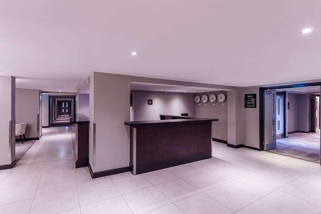 Radisson Red Hotel London Heathrow Restoran fotoğraf