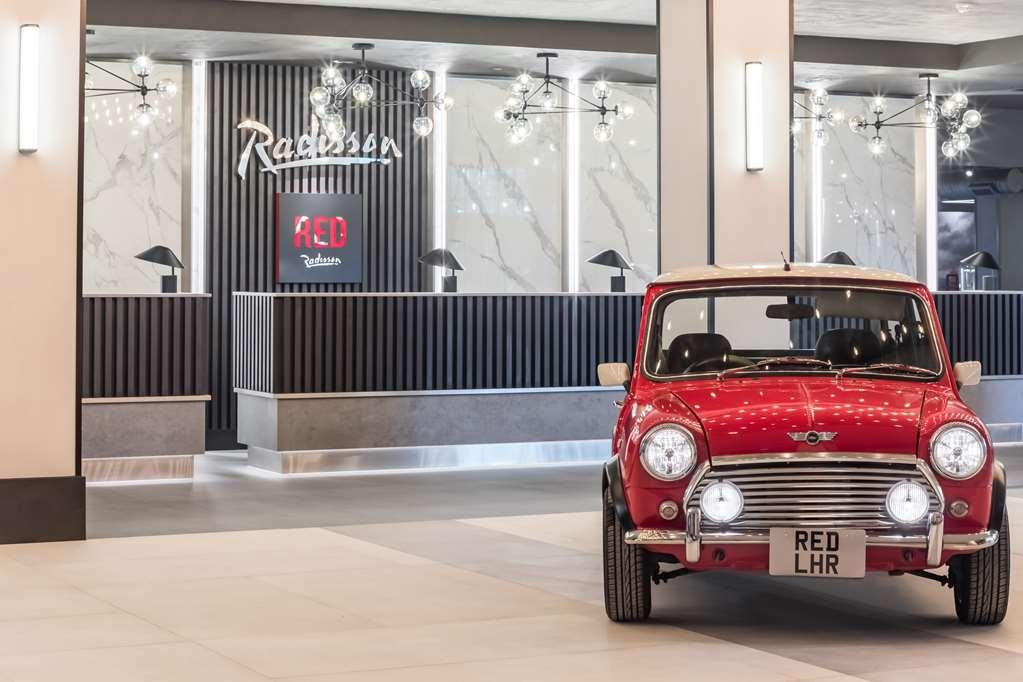 Radisson Red Hotel London Heathrow İç mekan fotoğraf