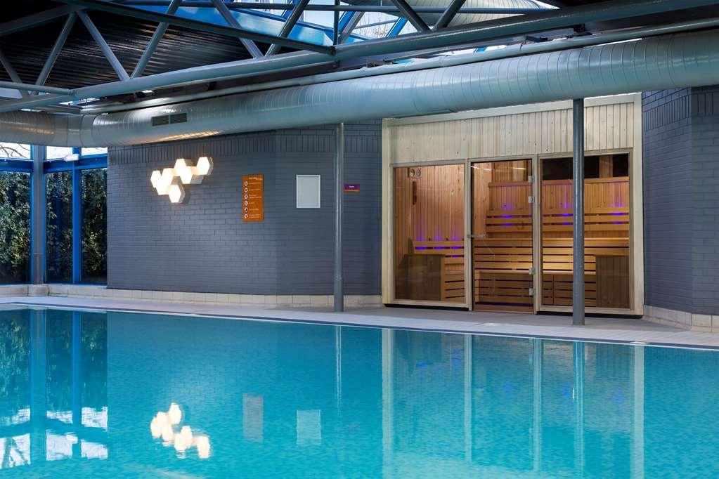 Radisson Red Hotel London Heathrow Dış mekan fotoğraf