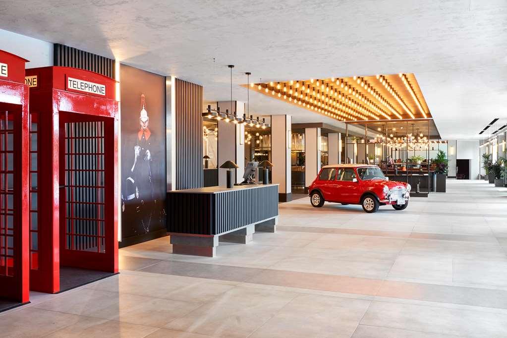 Radisson Red Hotel London Heathrow İç mekan fotoğraf