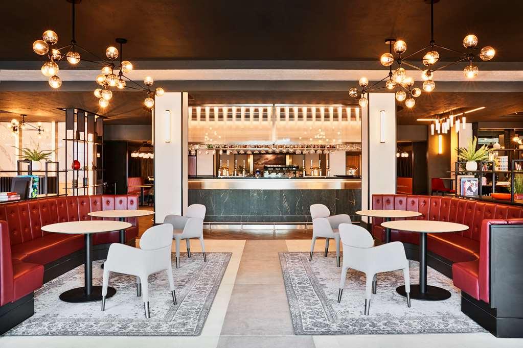 Radisson Red Hotel London Heathrow Restoran fotoğraf
