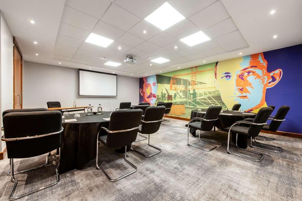 Radisson Red Hotel London Heathrow Konforlar fotoğraf