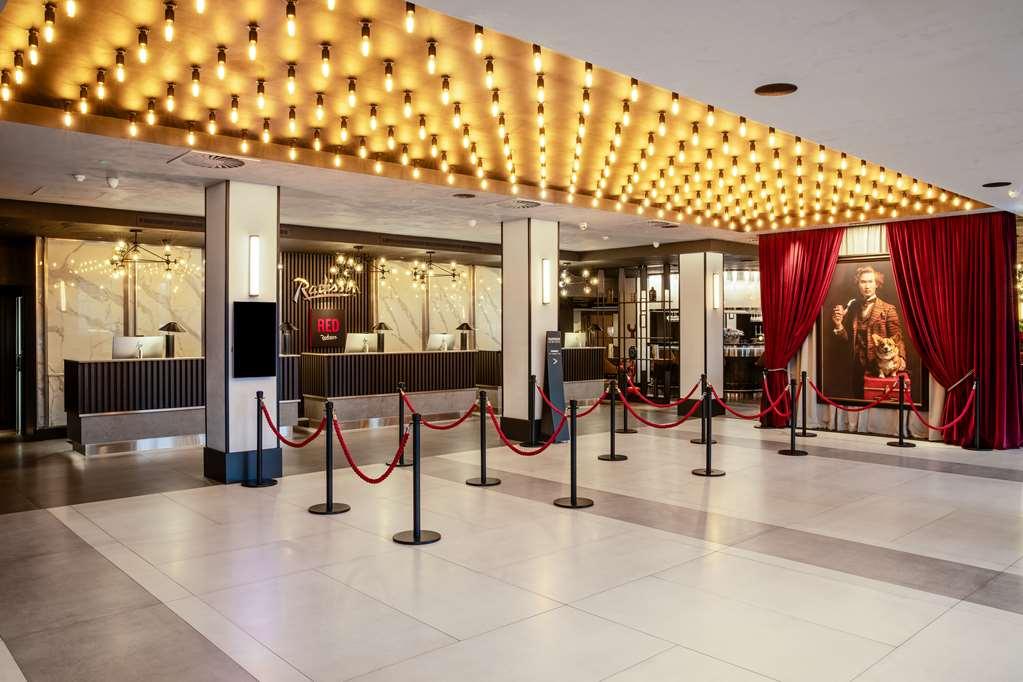 Radisson Red Hotel London Heathrow İç mekan fotoğraf