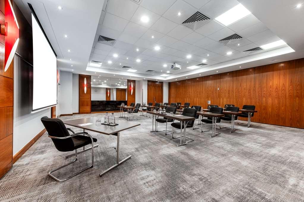 Radisson Red Hotel London Heathrow Konforlar fotoğraf